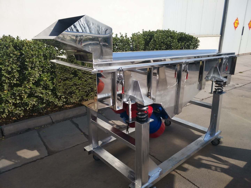 兩臺輕型不銹鋼直線篩發(fā)貨！！