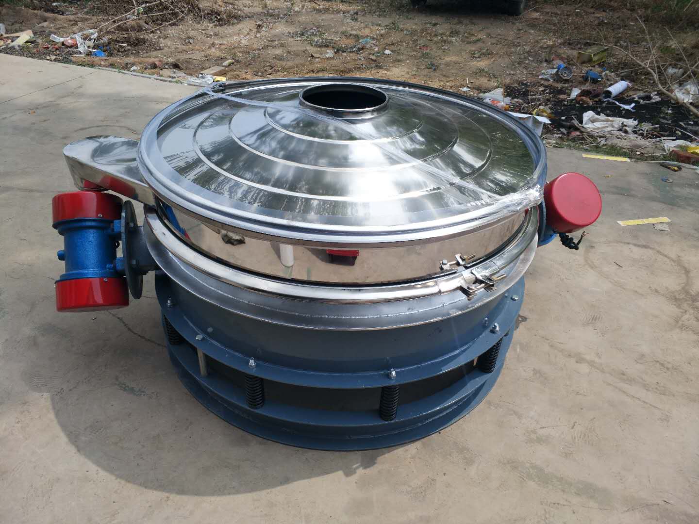 直排篩走貨一拔!!我們新鄉(xiāng)市廣合機械設(shè)備有限公司與無錫客戶簽訂1500直排篩兩臺今天發(fā)貨