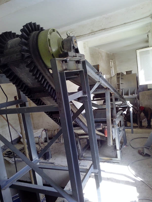 裙邊皮帶機 內蒙托克托縣安裝現(xiàn)場